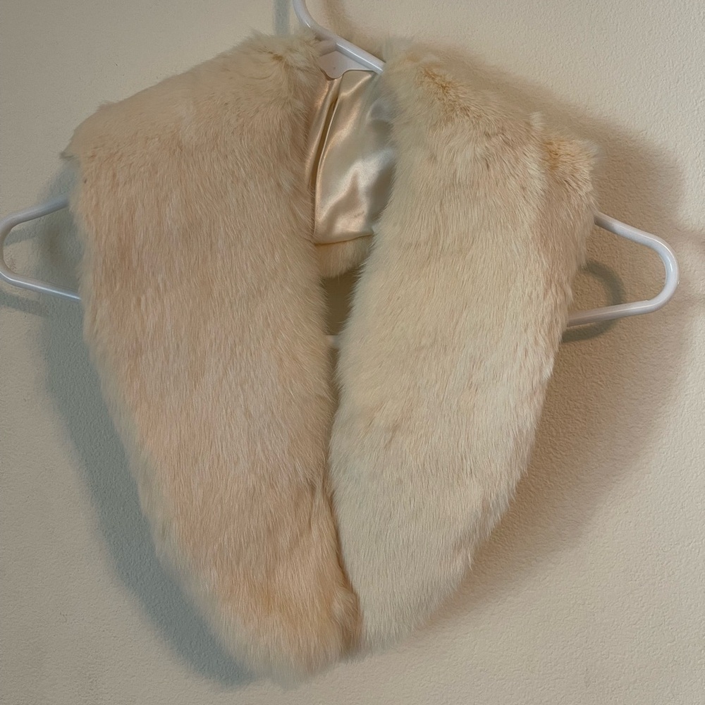 Elegant Faux Fur Collar in Cream